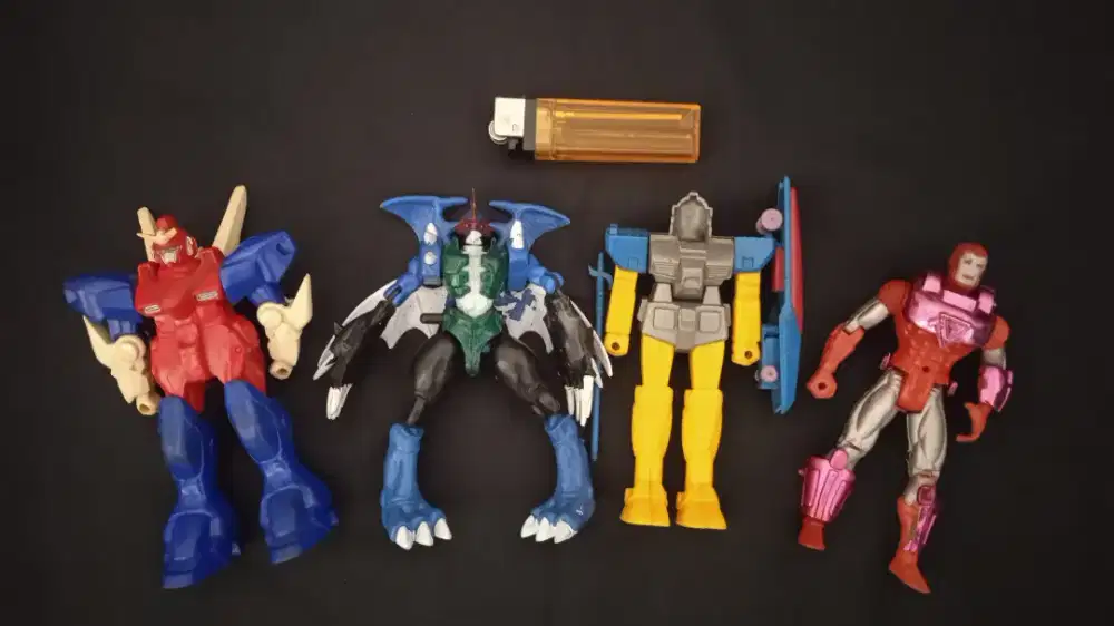 MAINAN ACTION FIGURE Superhero Gundam Ironman Digimon Unbrand