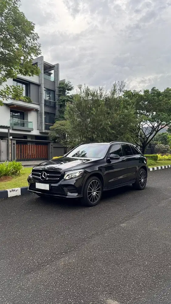 MERCEDES BENZ GLC 200  2019.  AT HITAM