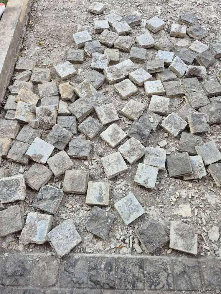 Paving Kotak Kasar 10 x 10 cm