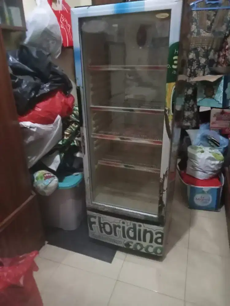 Showcase pendingin minuman