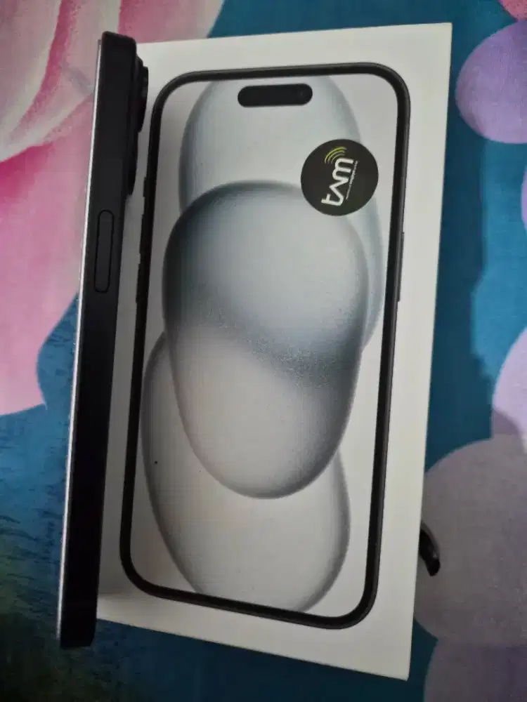 iPhone 15 128gb bergaransi