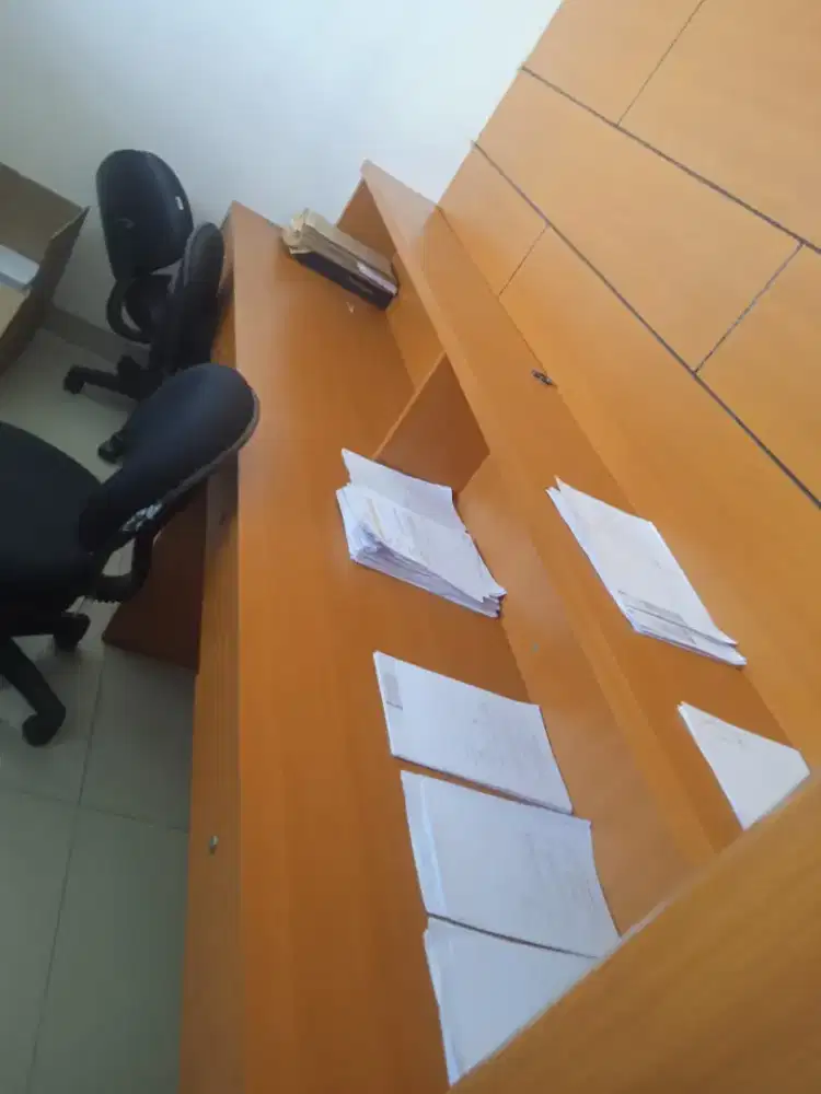 meja kasir + pintu kantor