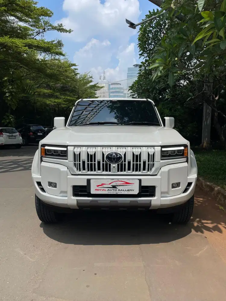 Toyota Land Cruiser Prado Kakadu 2.8D platinum white pearl nik 2025