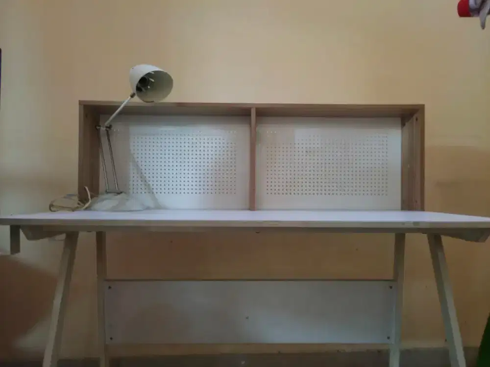 meja belajar + lampu belajar