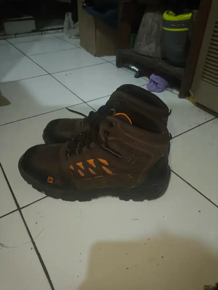 Sepatu gunung size 41