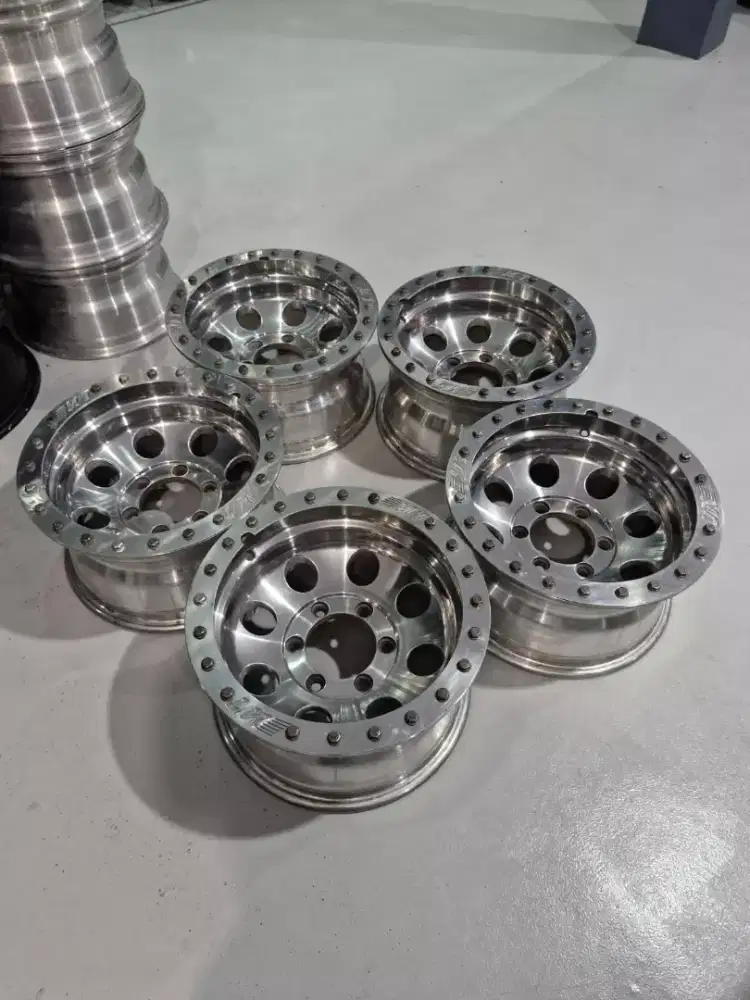 Dijual velg dan ban baru dan second