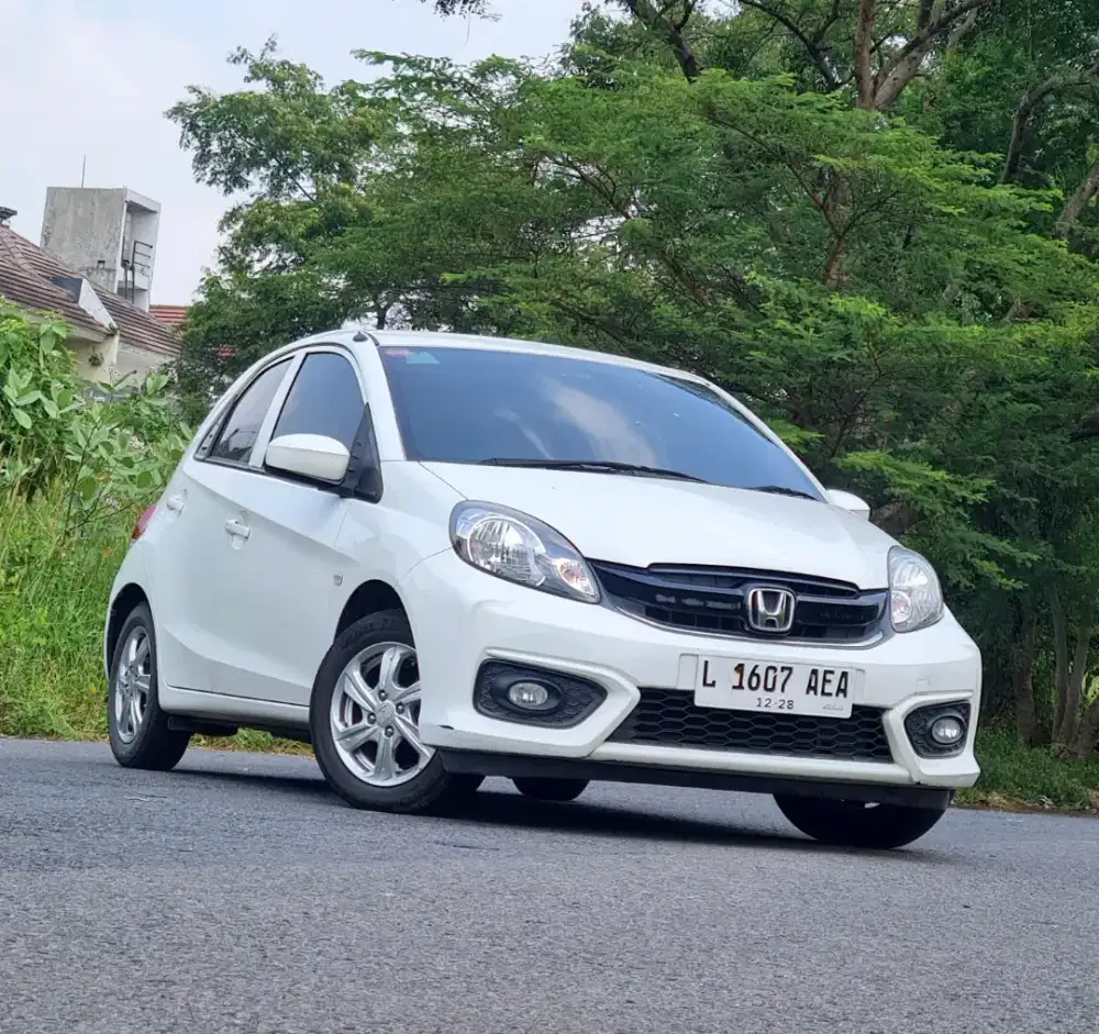 DP 15 jt New Brio 1.2 E matic 2021 putih