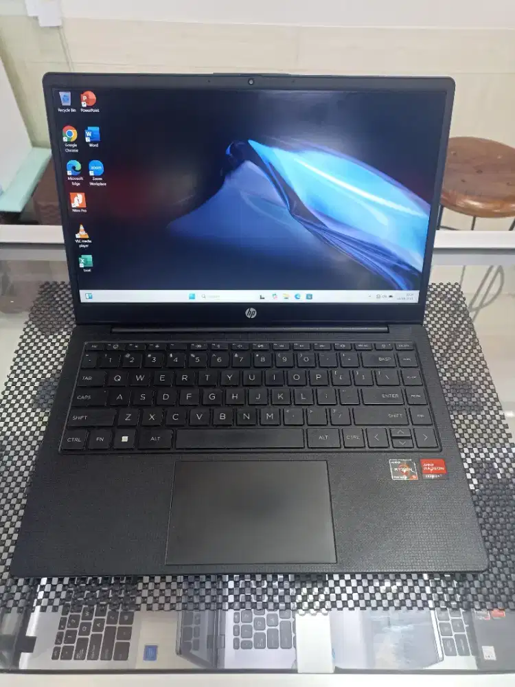 Laptop HP 14-em0234AU AMD Ryzen 5-7520u 8/512 AMD Radeon Graphics!!