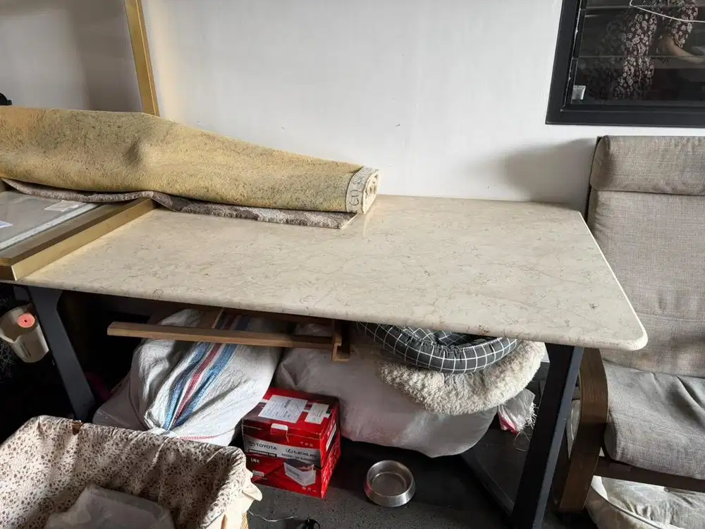 Meja Marmer kaki kayu