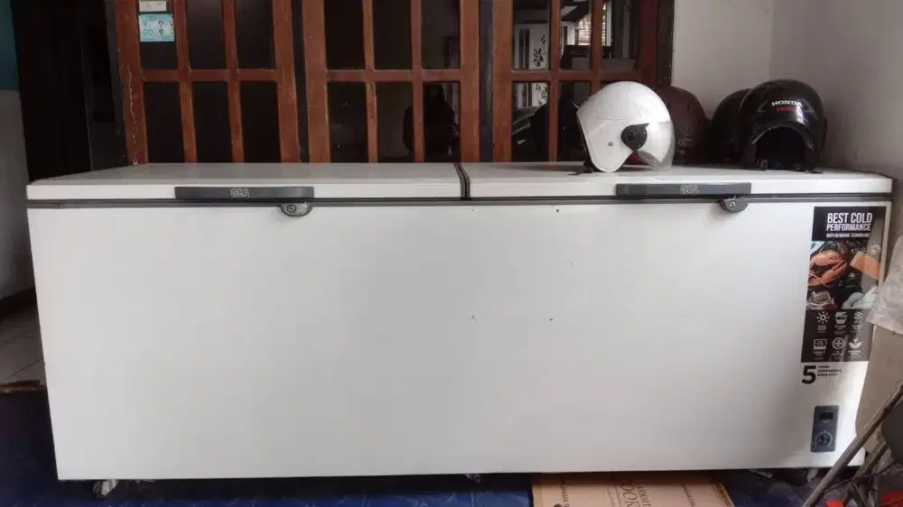 GEA Chest Freezer 1200L (AB-1200-TX) – Kapasitas Jumbo!
