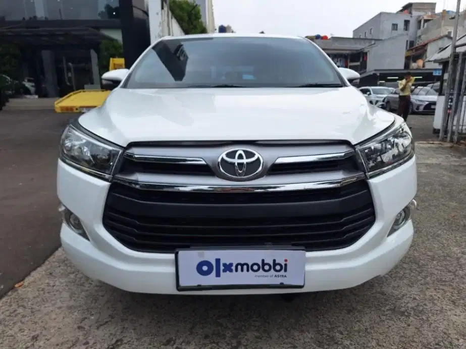 DP MURAH Toyota Kijang Innova 2.0 V Bensin-AT 2017 Putih CSZKB