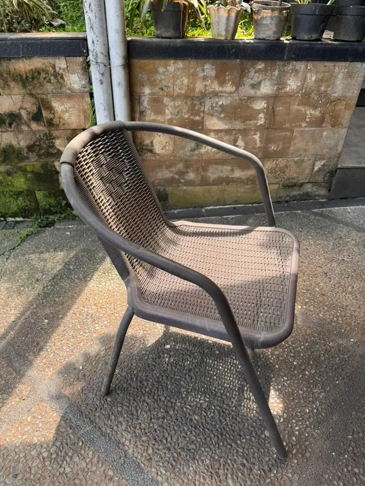 Kursi cafe masih bagus