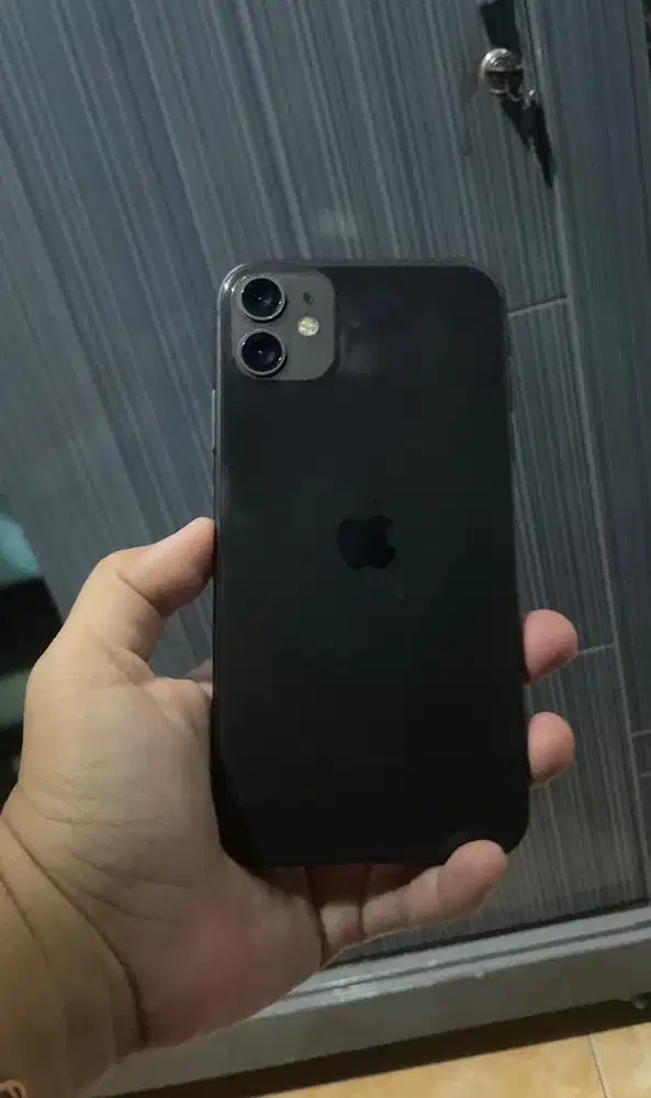 Dijual ip 11 masih ada box 64 gb