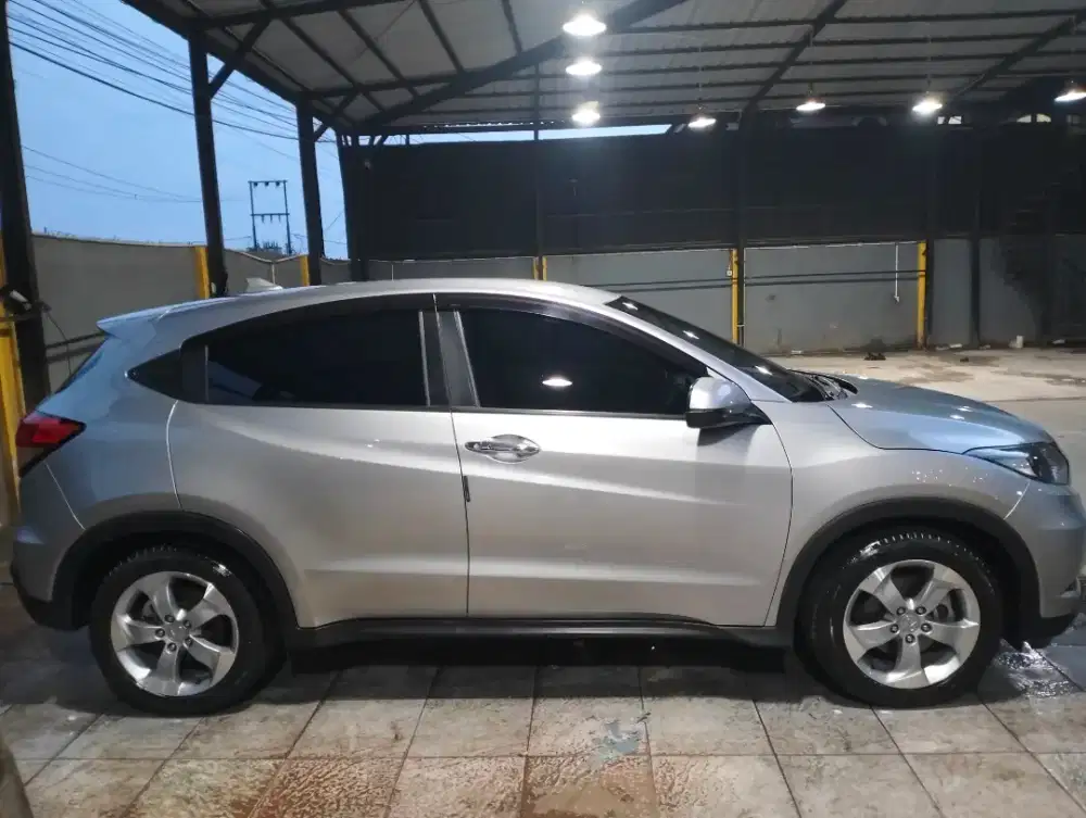 Honda Hrv E  1.5  Cvt metic