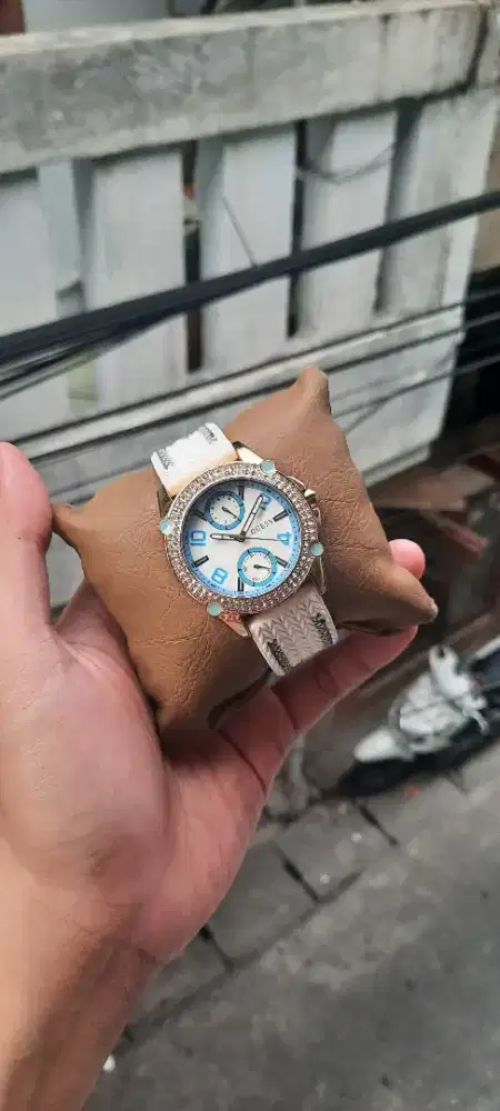 Jam Tangan Wanita Guess GW0554L2 Ori Second