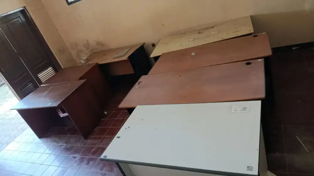 Meja Bekas Kantor