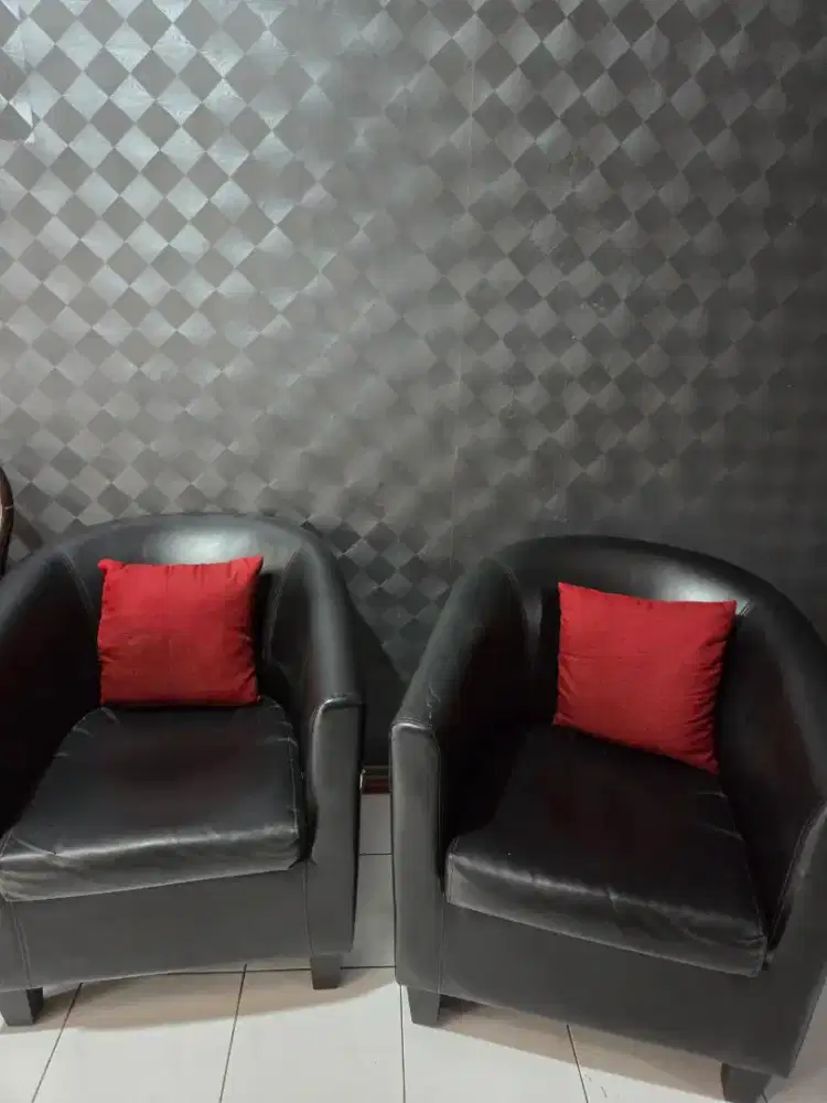 SOFA INFORMA LEXXY KULIT 1 SEATER HITAM ISTIMEWA