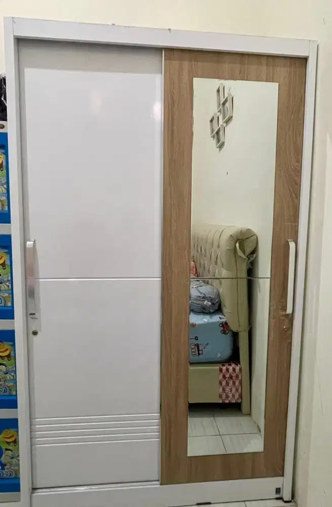 Dijual lemari pakaian
