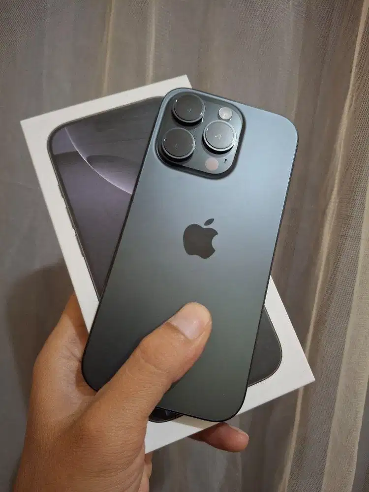 Iphone 16 pro 256 black titanium