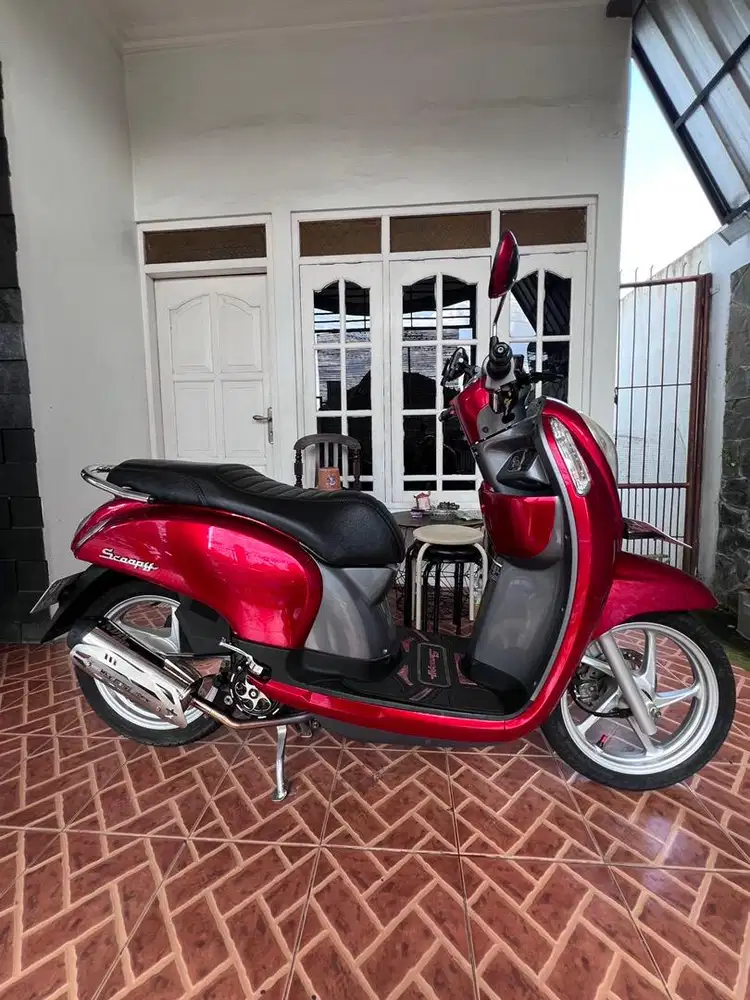 Scoopy Stylish Merah Silver