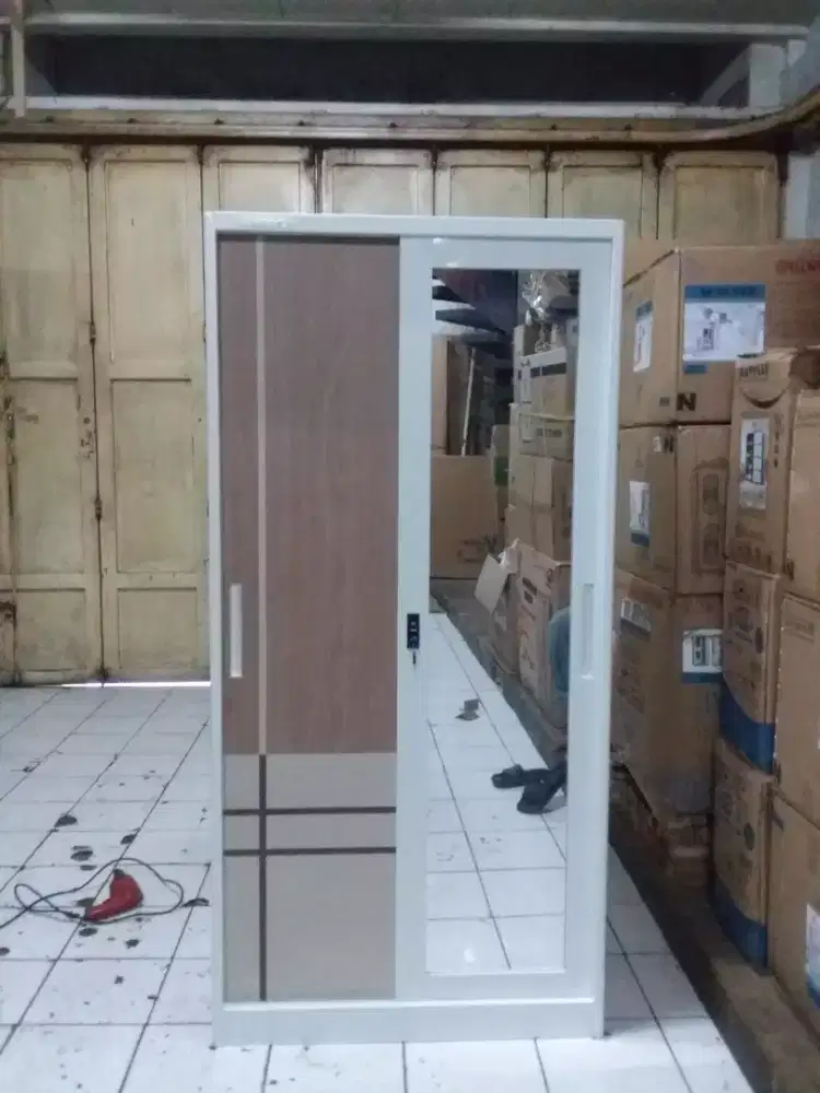 Lemari besi pintu sleeding