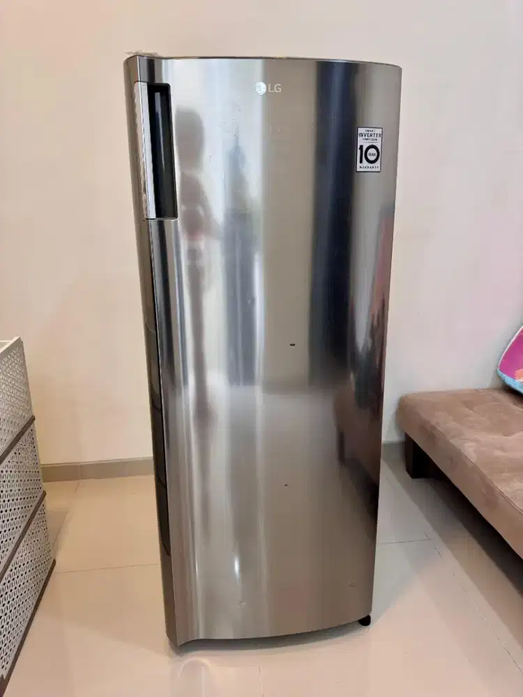 Freezer Berdiri LG 6 Rak masih bagus