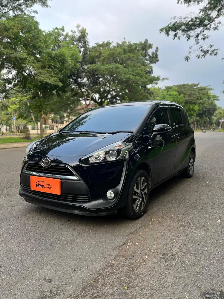 Sienta V 1.5 at 2018 Hitam , Tdp 18jt