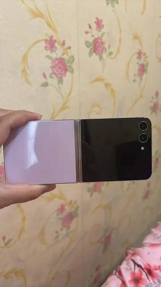 Di jual samsung z flip 5 warna lavender