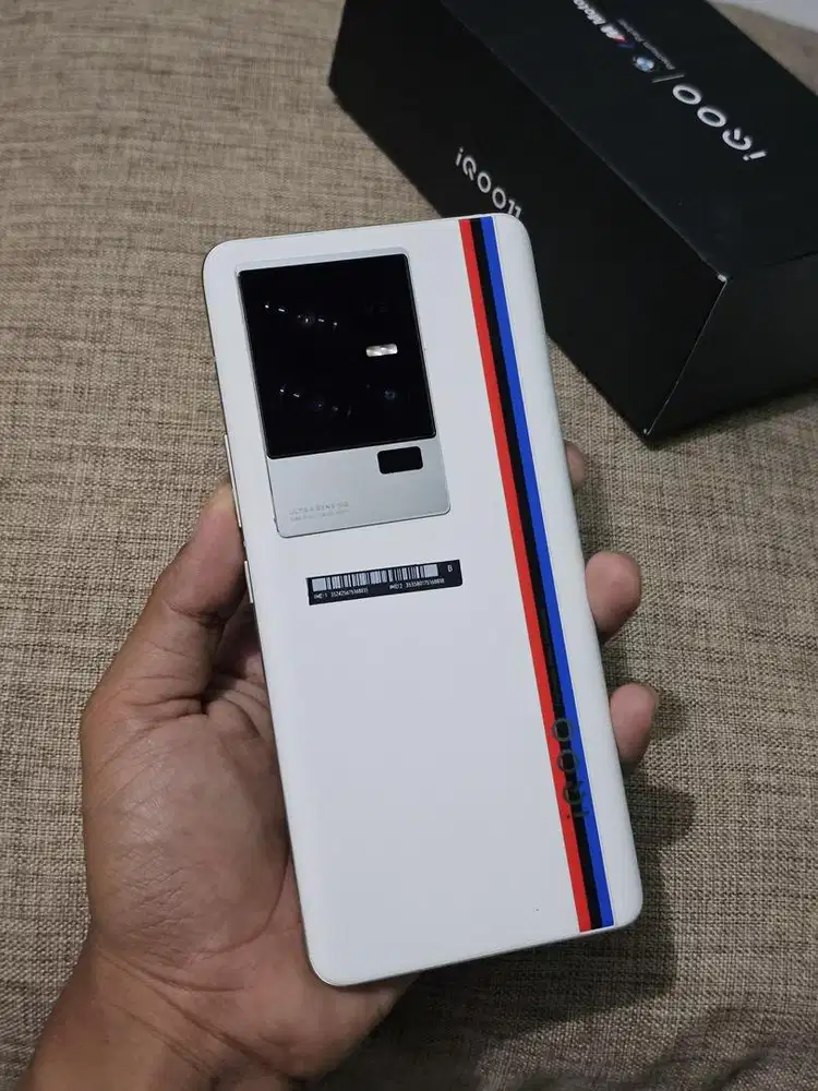 Iqoo 11 16/256 5G (unit & box)