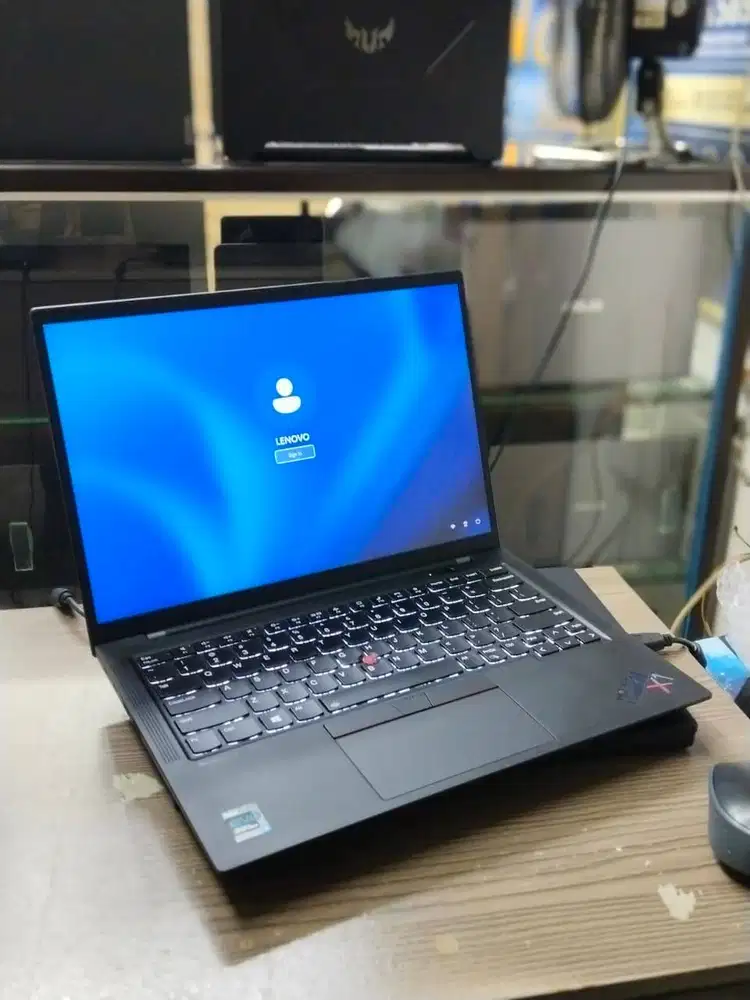 Lenovo ThinkPad X1 Carbon 9Th i7 1185G7 RAM 16GB SSD 256GB NVMe