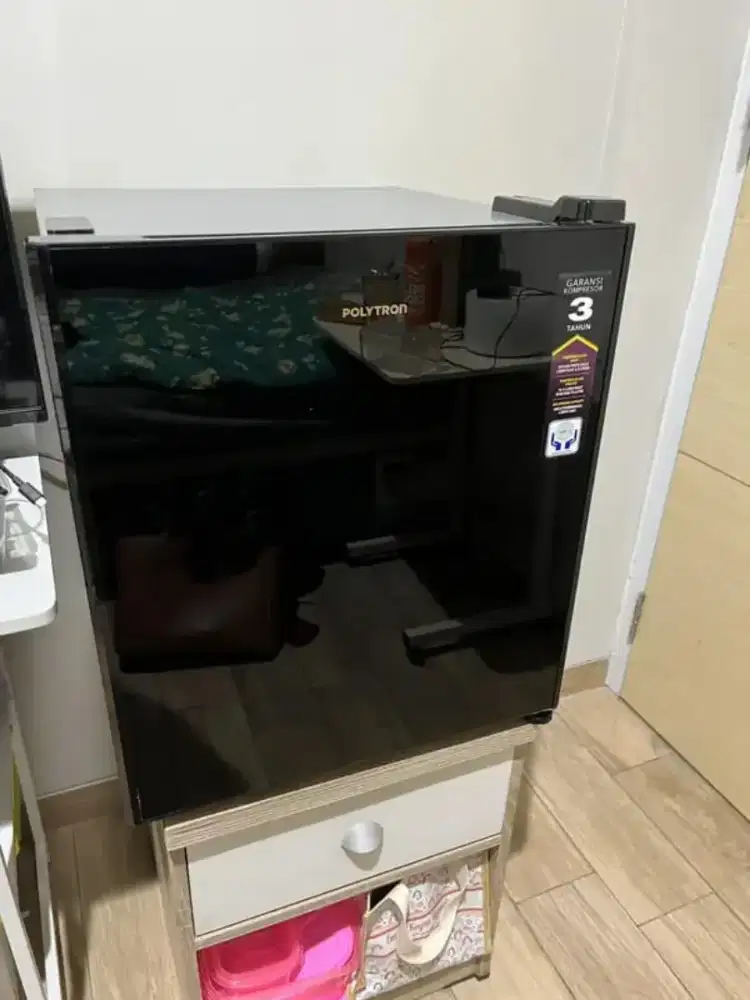 Kulkas mini portable polytron