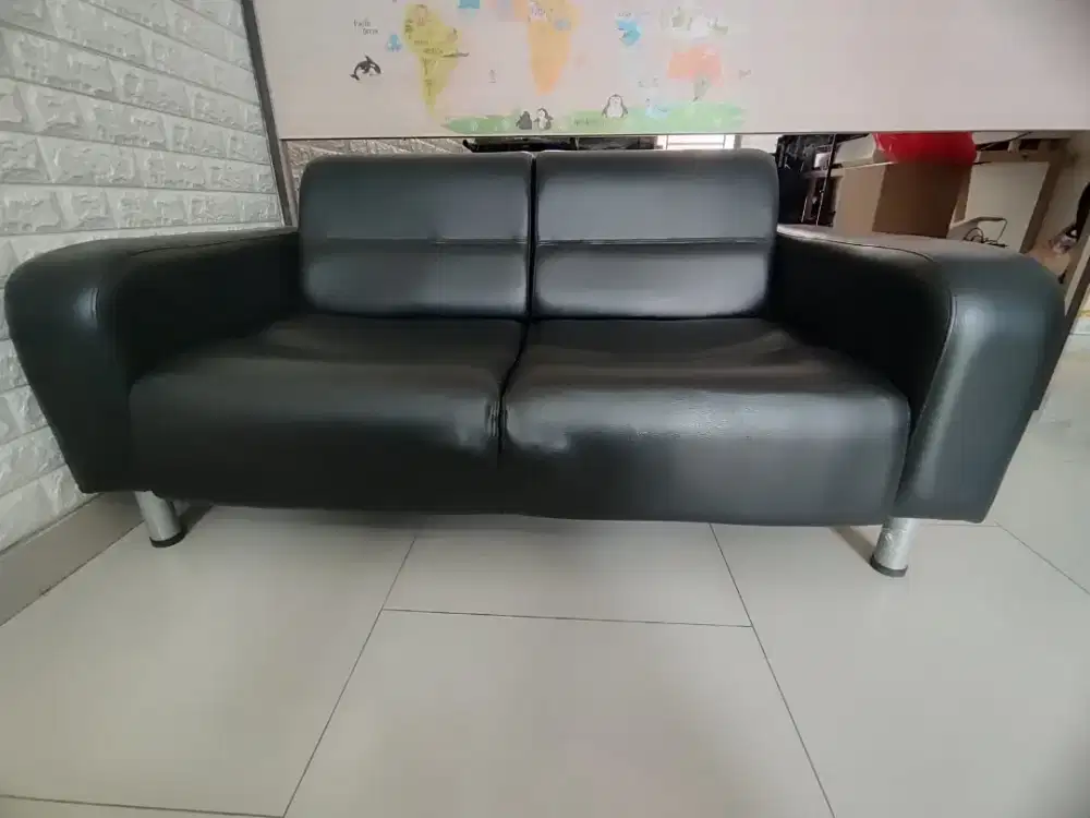 Sofa kulit minimalis 2 dudukan, cocok apartemen/kantor Sofa 2 seater
