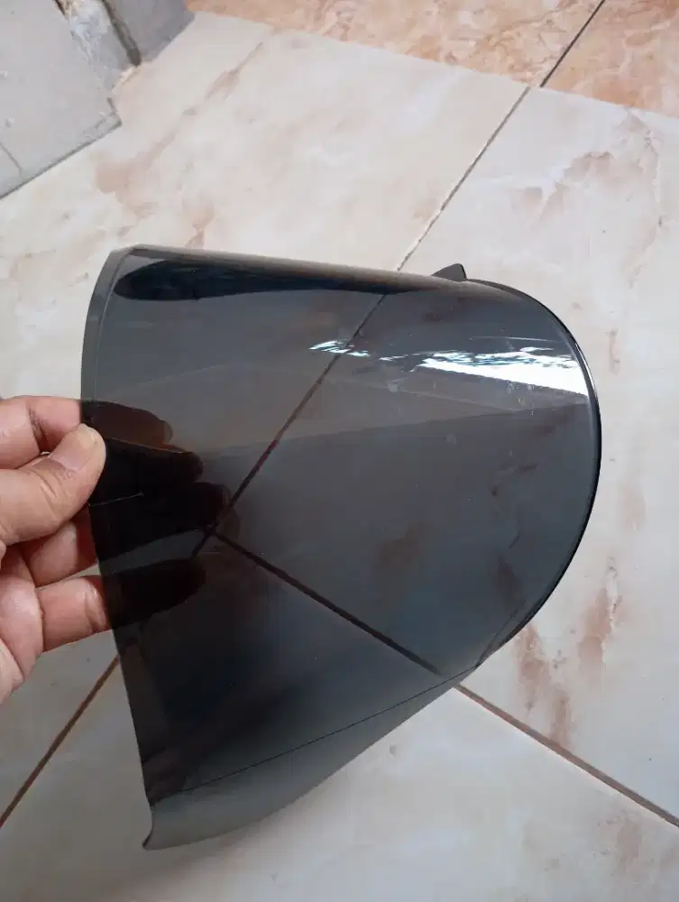 Kaca helem KYT plat r warna smok adem