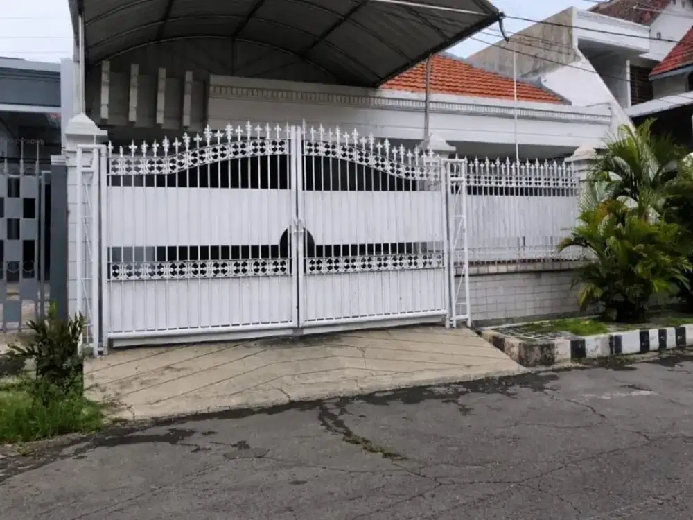 Rumah lokasi Dharmahusada Indah- Garasi & Carport