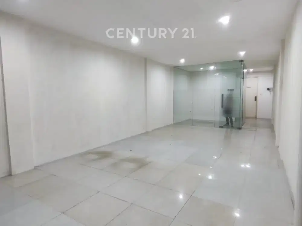 Ruko 3 Lantai Di Boulevard Raya Sudah Bsgus Dan Rapi