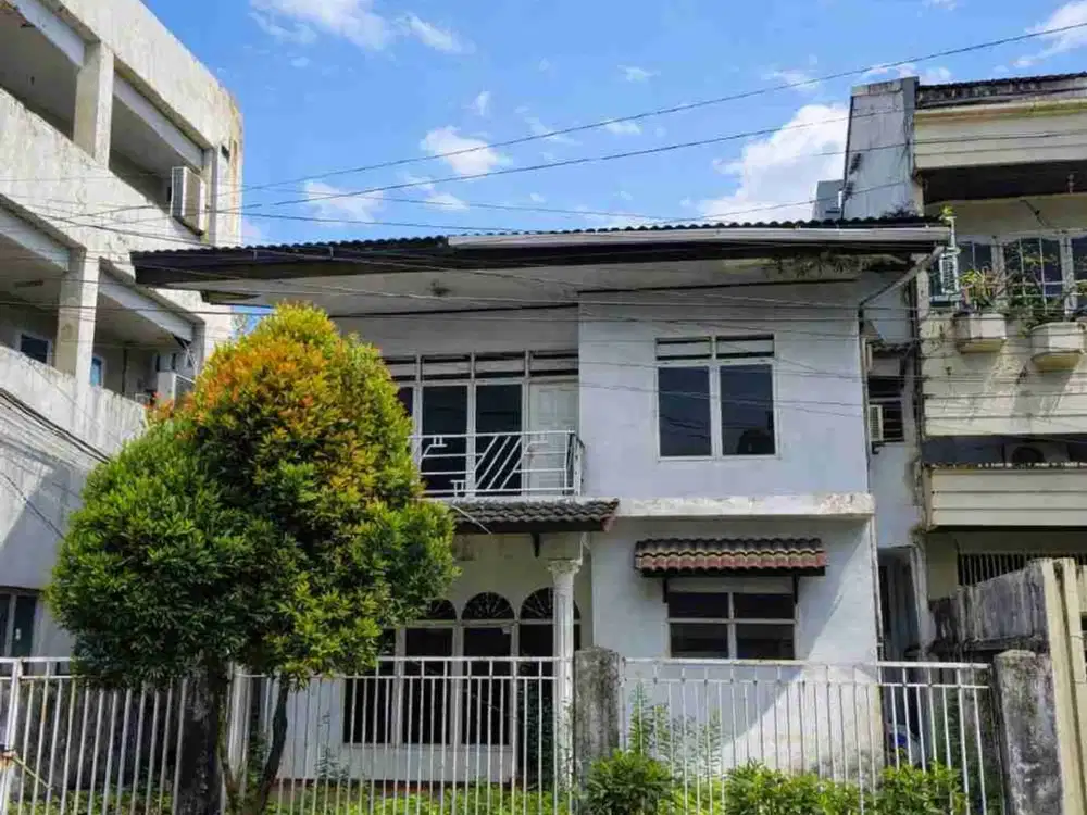 Dijual Rumah 100mtr Dari Pantai Losari Luas 165m2. Harga Termurah