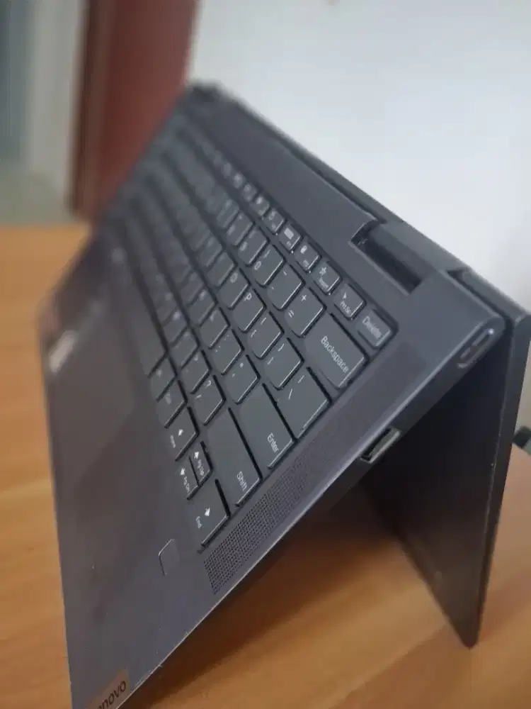 Laptop lenovo yoga 7,Amd Ryzen 7 ram 16 Ssd 512.Touchscreen