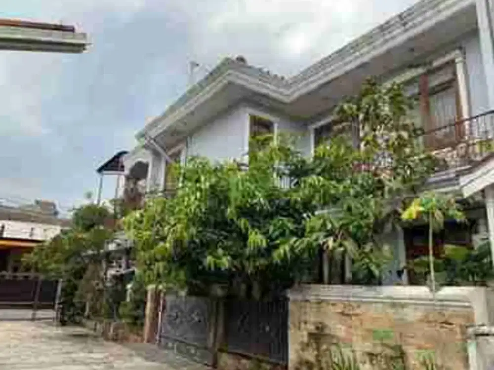 rumah besar hoek di galaxy Bekasi Selatan