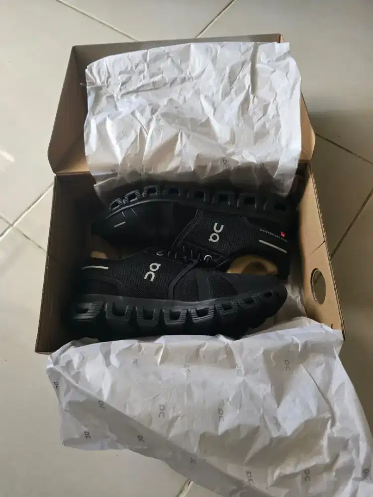 Jual Sepatu/Sandal On Cloud 6 baru