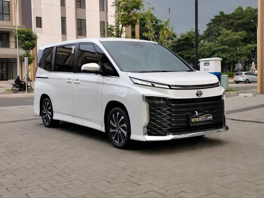 Toyota Voxy 2.0 CVT NIK 2022 MOBIL TERAWAT SIAP PAKAI TERMURAH