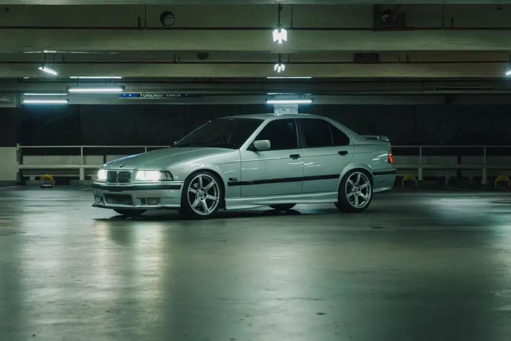 BMW 318i 1996 Bensin