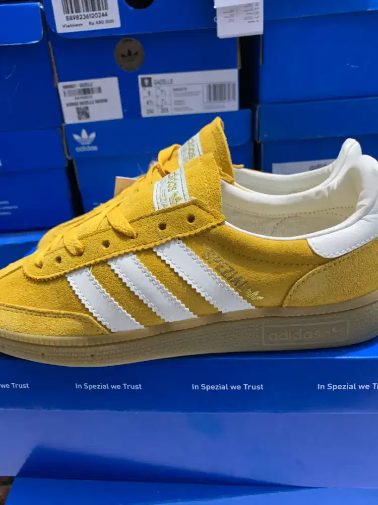Adidas spezial yellow