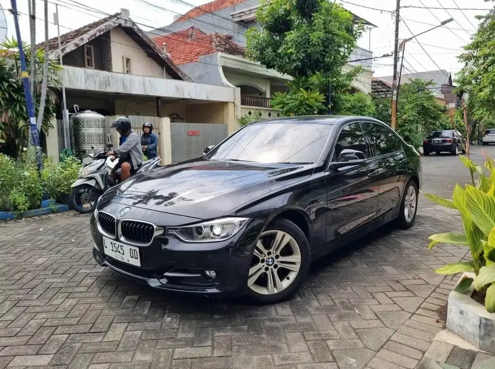 BMW 320i F30 2.0 SPORT MATIC 2014 SURABAYA