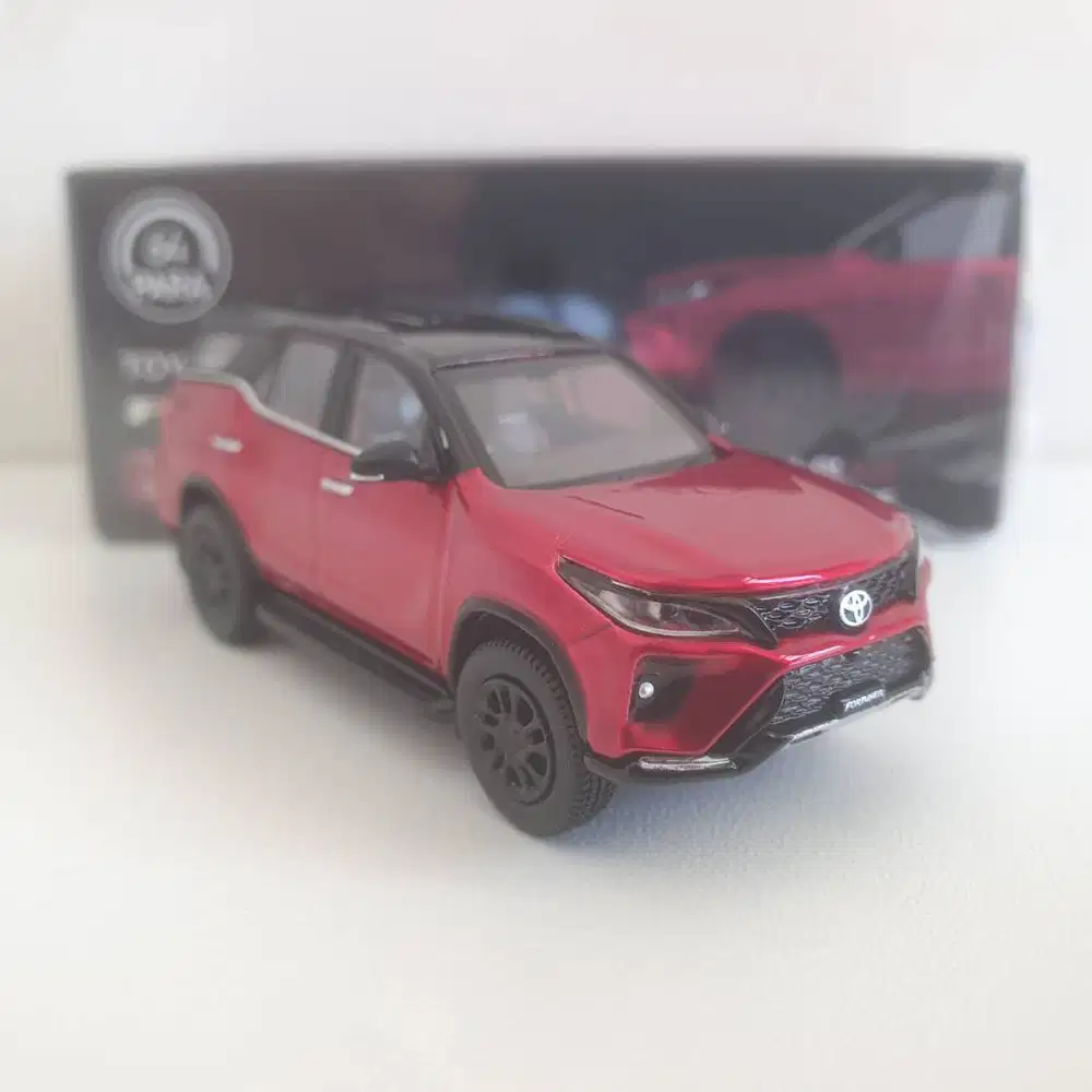 Para64 2023 Toyota Fortuner 1/64 (Emotional Red, Black, Merah, Hitam)
