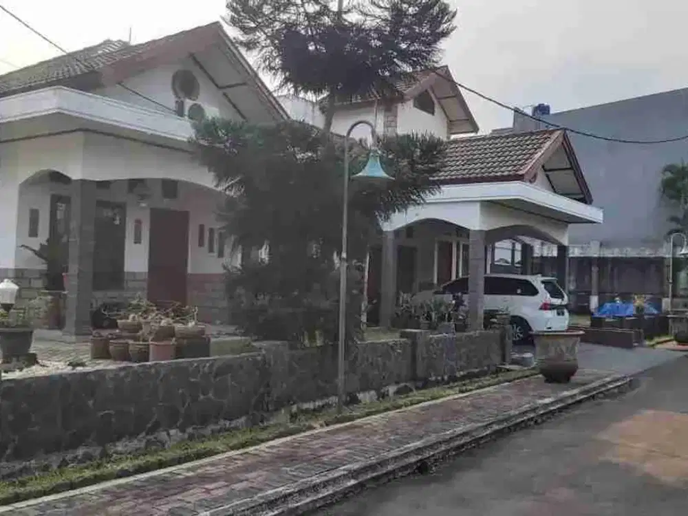 Rumah Mewah di Gema Pesona Depok ada kolam renang harga bisa nego