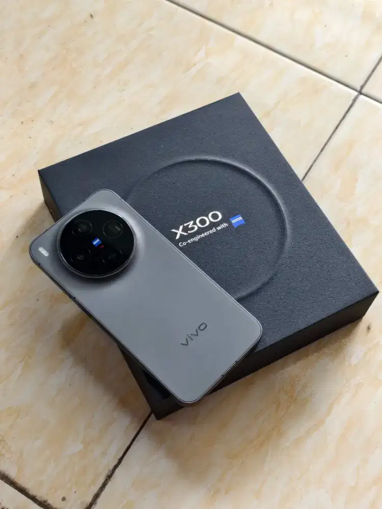 Vivo x300 12/256 resmi mulus