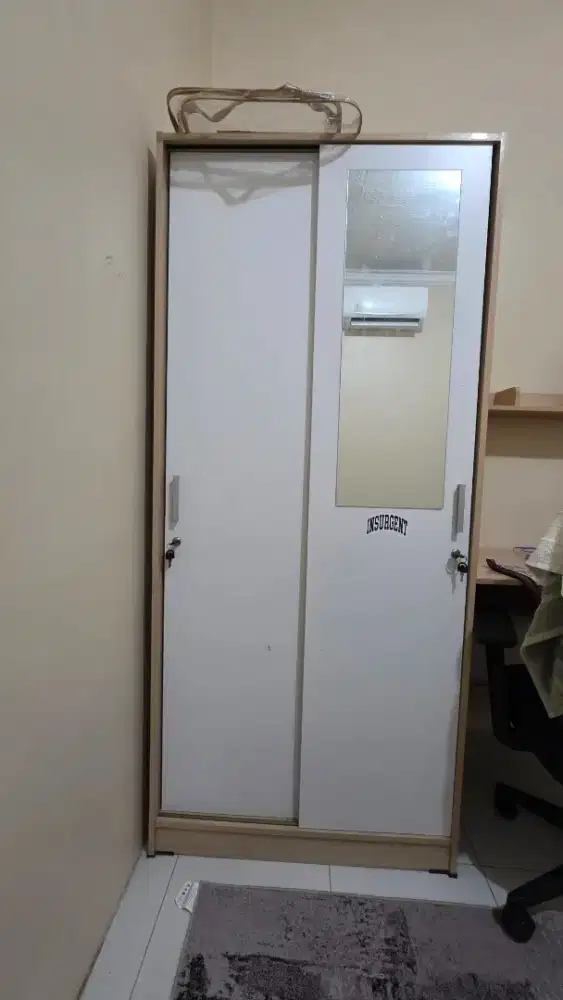 Lemari pintu geser Informa