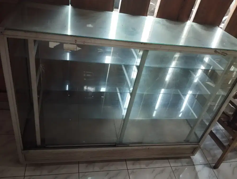 Etalase ex rumah makan