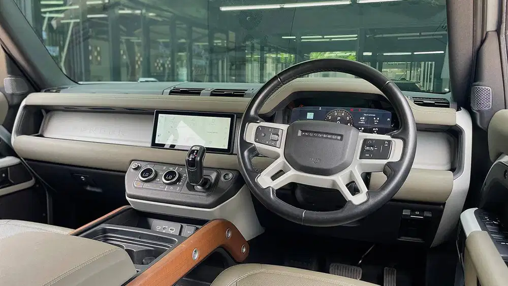 Land Rover Defender 110 P300 SE 2.0L 4x4 NIK 2021