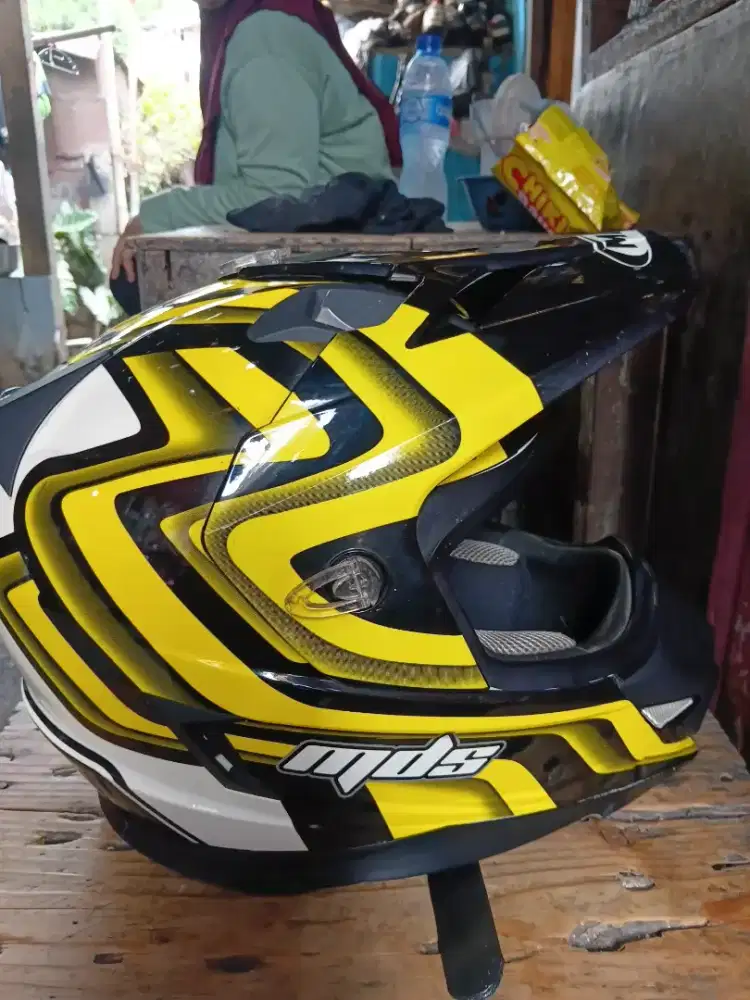Helm MDS Supermoto corak kuning hitam